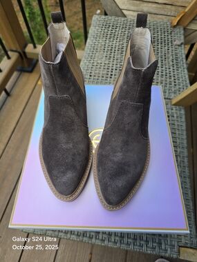 Suede Chelsea Boots in Charcoal Gray